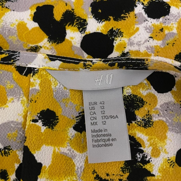 H&M Multicolored Tie Front Asymmetrical Dress - Picture 2 of 2